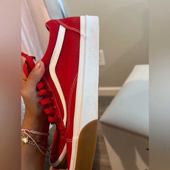 Vans Old Skool (Gum Bumper) True White/ Red size 9.5 worn almost new - Picture 6 of 7